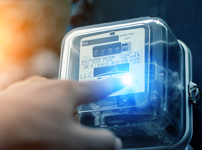 À combien de degrés le boîtier du compteur d'énergie peut-il résister